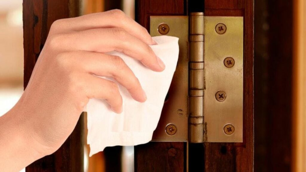 Cómo arreglar puertas que rechinan sin cambiarlas