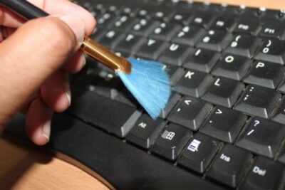 Paso a paso para limpiar el teclado de tu computadora