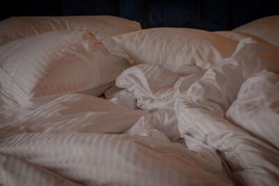 Almohada y ropa de cama