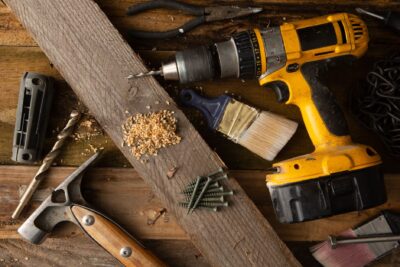 Cómo reparar muebles de madera: arañazos, cercos y patas sueltas