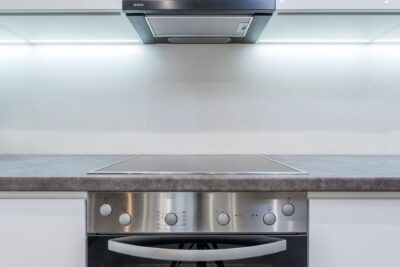 ¿Debo reemplazar o reparar electrodomésticos rotos?