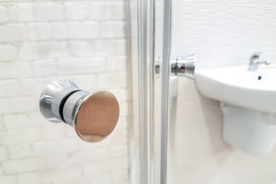 Ducha con mampara de cristal