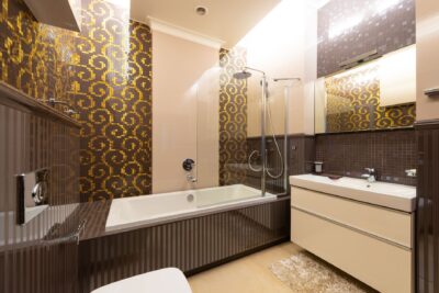 Pasos para solucionar atascos en el baño sin ayuda profesional