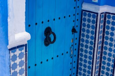 Puerta de madera con manilla