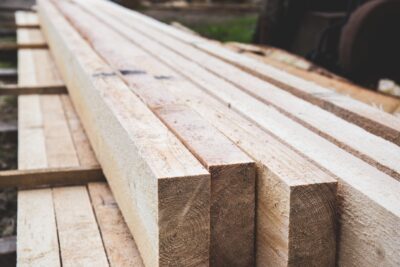 Tablones de madera apilados