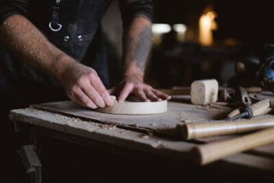 Una guía para decorar muebles de madera